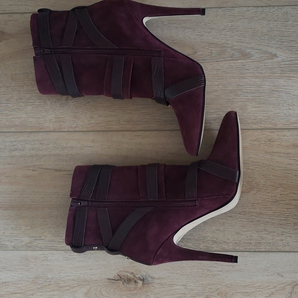 GUESS ankle bootie (boots). Like new! - Picture 5 of 12